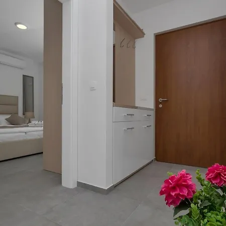 Villa Family & Child Friendly Violet With Salt Water Pool *