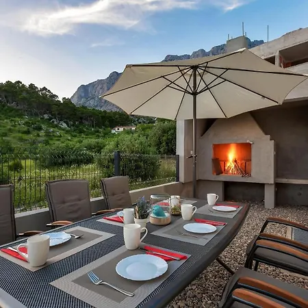Villa Family & Child Friendly Violet With Salt Water Pool Makarska