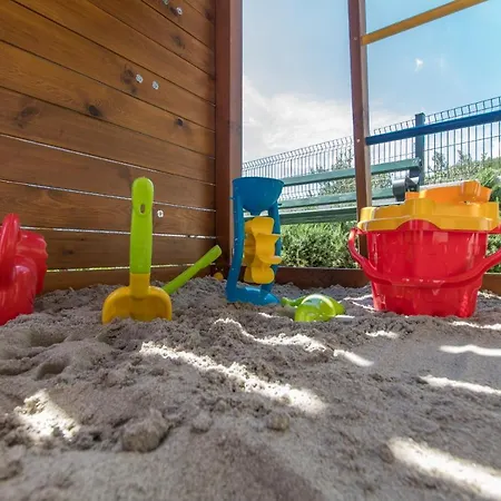 Family & Child Friendly Violet With Salt Water Pool *