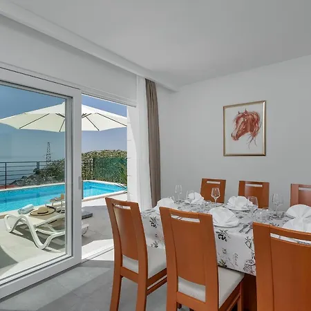 Villa Family & Child Friendly Violet With Salt Water Pool *