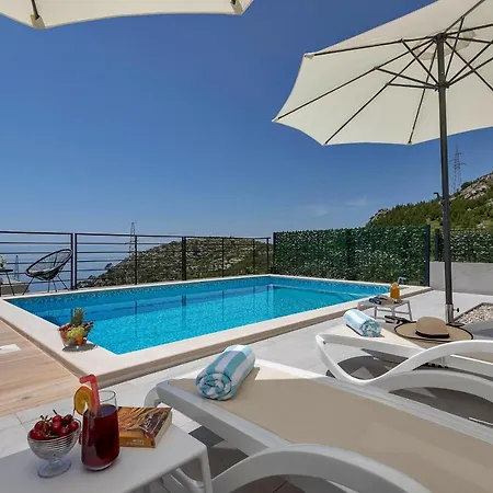 Family & Child Friendly Violet With Salt Water Pool *