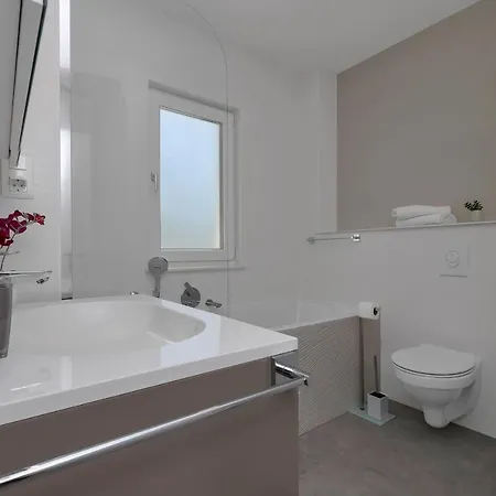 Family & Child Friendly Violet With Salt Water Pool *