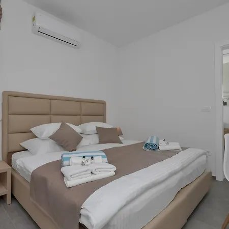 Villa Family & Child Friendly Violet With Salt Water Pool *